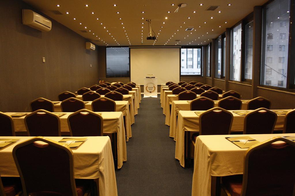 Atasehir Palace Hotel & Conference Истанбул Екстериор снимка