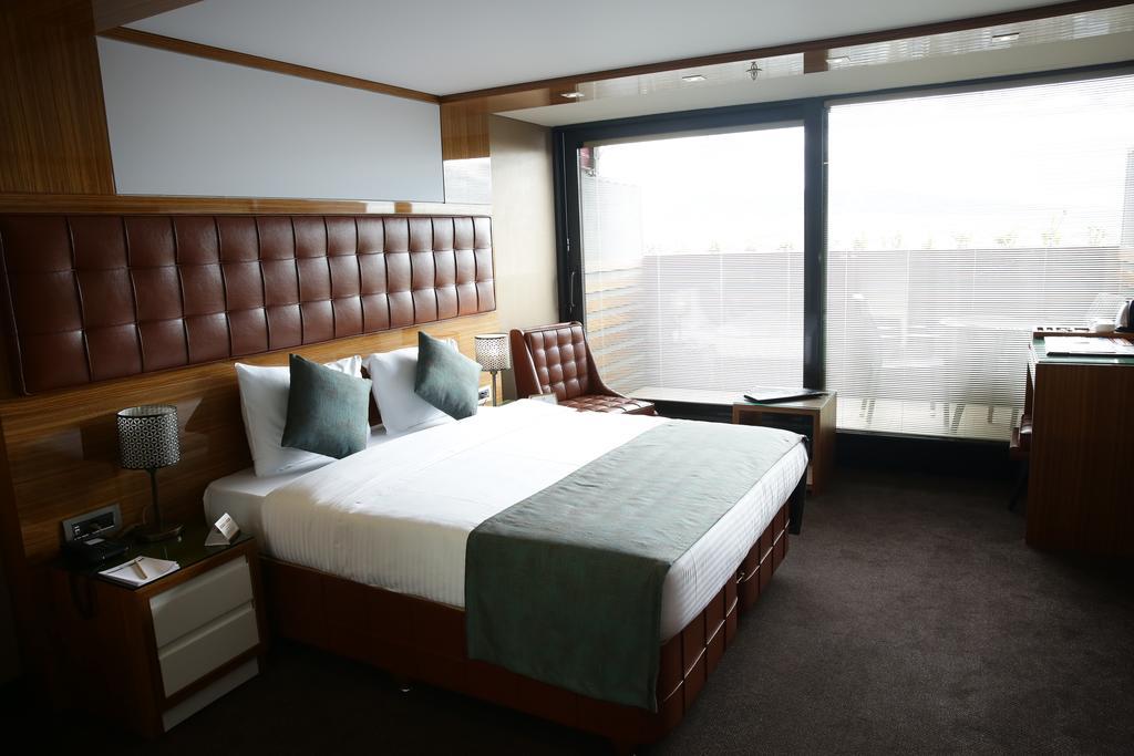 Atasehir Palace Hotel & Conference Истанбул Екстериор снимка
