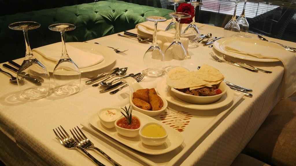 Atasehir Palace Hotel & Conference Истанбул Екстериор снимка