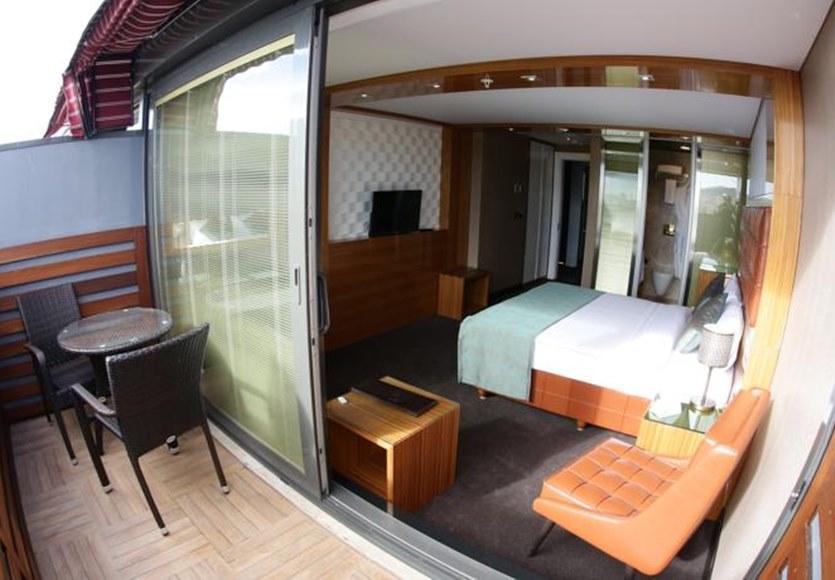 Atasehir Palace Hotel & Conference Истанбул Екстериор снимка