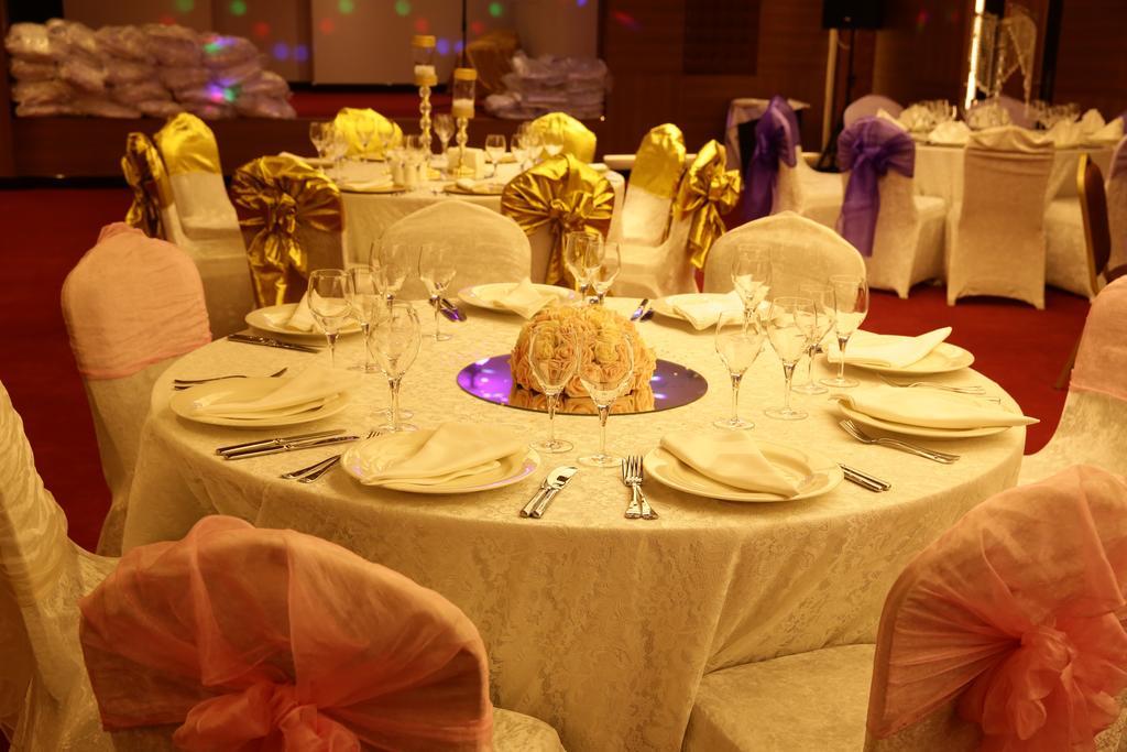 Atasehir Palace Hotel & Conference Истанбул Екстериор снимка