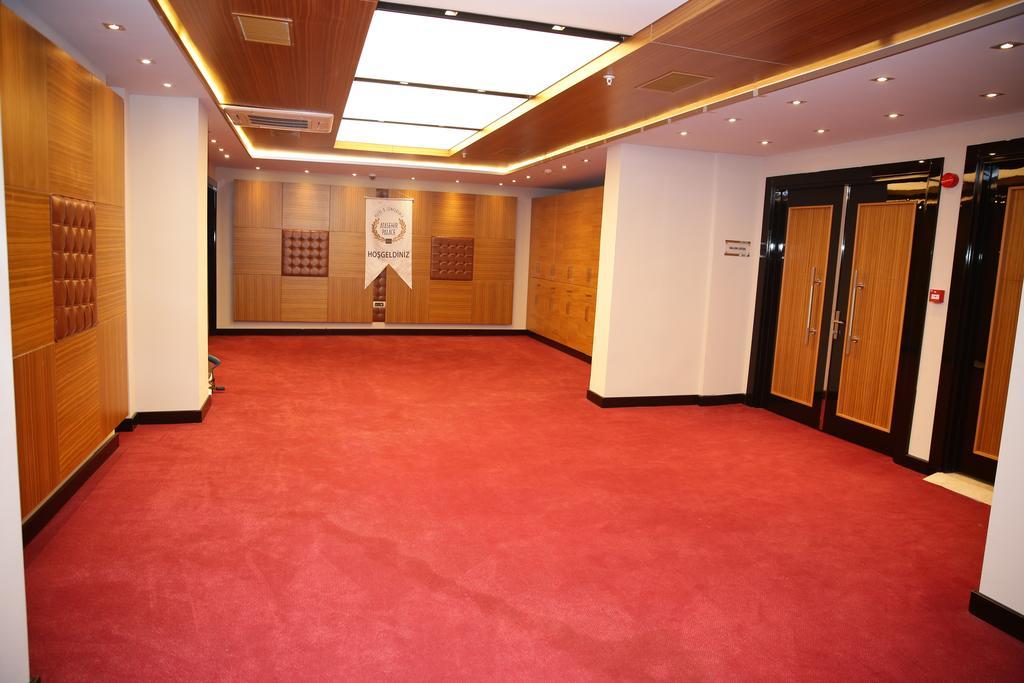 Atasehir Palace Hotel & Conference Истанбул Екстериор снимка