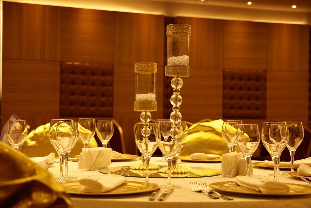 Atasehir Palace Hotel & Conference Истанбул Екстериор снимка