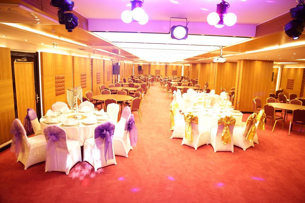 Atasehir Palace Hotel & Conference Истанбул Екстериор снимка