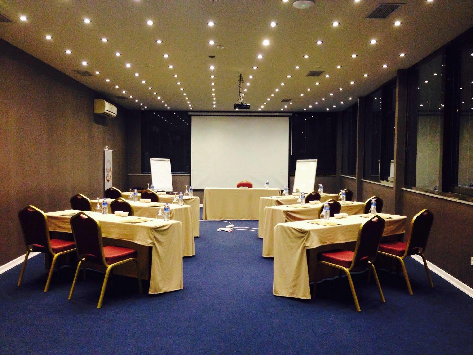 Atasehir Palace Hotel & Conference Истанбул Екстериор снимка